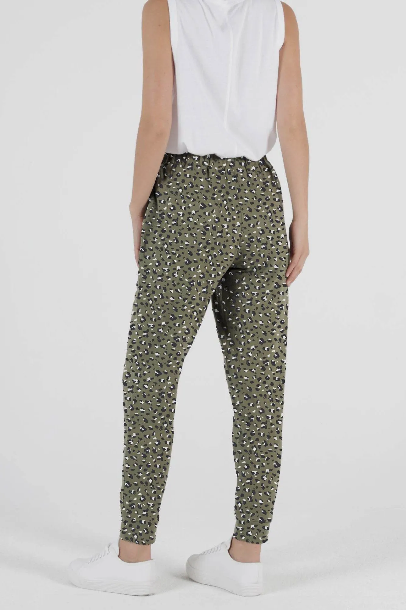 Betty Basics Lindsay Jogger in Puma Print