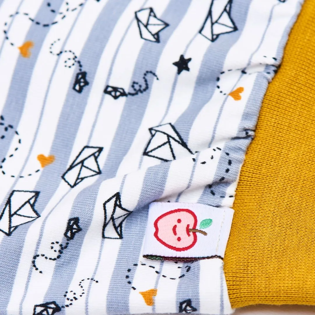 Organic pumpshorts "My little golden Ship" made from 95% organic cotton and 5% elastane